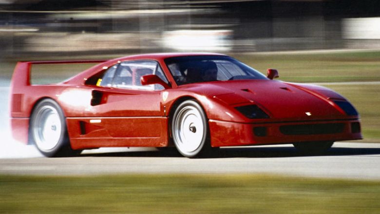 Shoferi amator arriti 320 kilometra në orë me Ferrari F40, gjatë një xhiroje në vitin 1990 (Video)