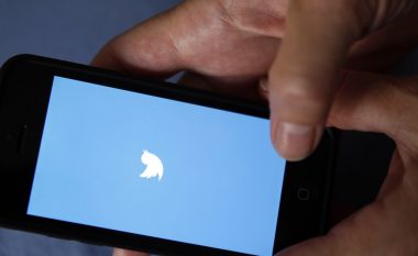 Twitter po kërkon informata konkrete, për ‘cicërimat’ e raportuara shkaku i përmbajtjes së të dhënave personale (Foto)
