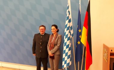 Zëvendësministrja Vuniqi kërkon mbështetjen e Bavarisë për liberalizimin e vizave