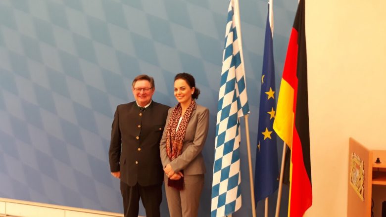 Zëvendësministrja Vuniqi kërkon mbështetjen e Bavarisë për liberalizimin e vizave
