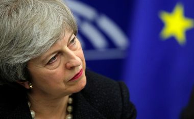 Parlamenti britanik kërkon shtyrje të Brexit-it