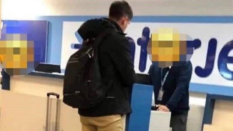 Valixhja me e rëndë se pesha e lejuar? Ky pasagjer ka gjetur zgjidhjen për të “mashtruar” punëtorët e aeroportit! (Foto)