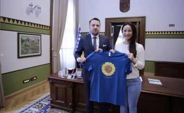 Albana Osmani zgjeron aktivitetin humanitar edhe në Bosnje, merr mbështetjen e kryetarit të Sarajevës