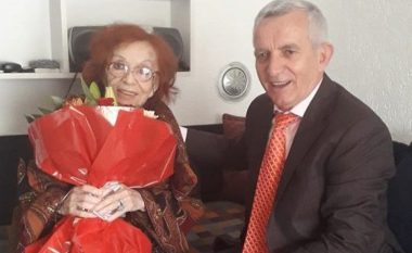 Ambasada e Shqipërisë nderon Nexhmije Pagarushën në Ditën e Gruas