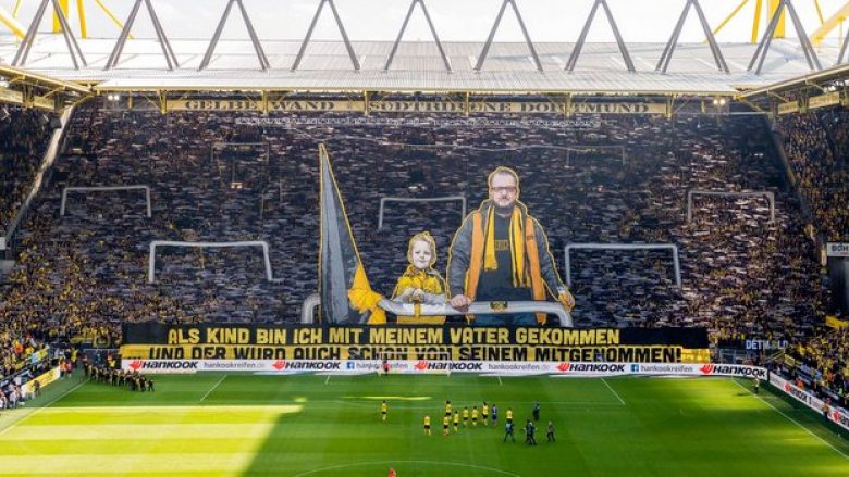 Tifozët e Dortmundit vijnë me një koreografi mbresëlënëse dhe shumë domethënëse