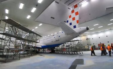 Mediat kroate publikojnë pamjet: Kështu duket ngjyrosja e aeroplanit të Croatia Airlines (Video)