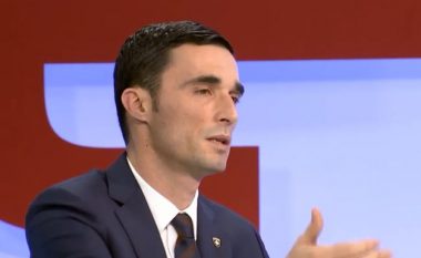 Ministri Shala kërkon falje për gjuajtjen me armë: Nuk e dija që përdorimi i armës me gaz është vepër penale (Video)