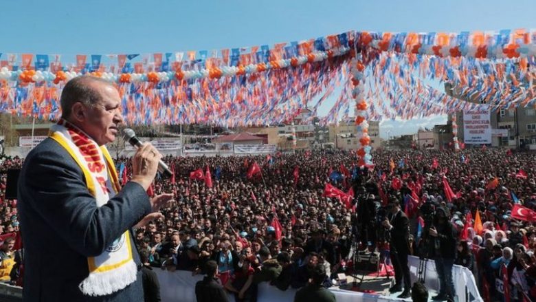 Erdogan: Nuk do të ketë respekt për ata që nuk respektojnë flamurin tonë dhe ezanin
