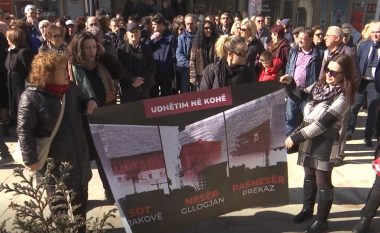 Në Gjakovë u protestua për kullën e Sylejman Vokshit (Video)