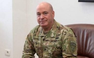 Gjenerali amerikan sot shpallet “Qytetar Nderi” i Deçanit