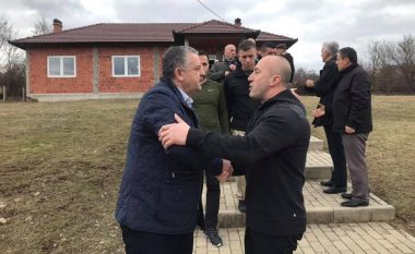 Ramush Haradinaj i shkon në vizitë Agim Veliut, e ngushëllon për vdekjen e axhës