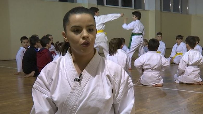 Eranda Ramadani, karateistja e suksesshme bëhet me klubin e saj (Video)