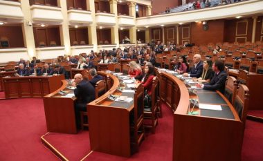 Kuvendi i Shqipërisë në seancë plenare, betohen deputetët e opozitës