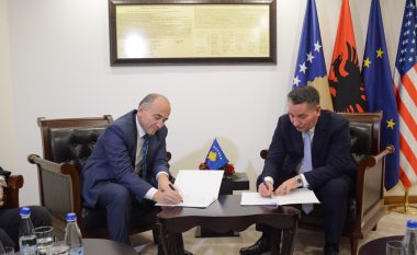 Lekaj nënshkruan marrëveshje bashkëpunimi me kryetarët e komunave të Gjakovës, Deçanit dhe Pejës