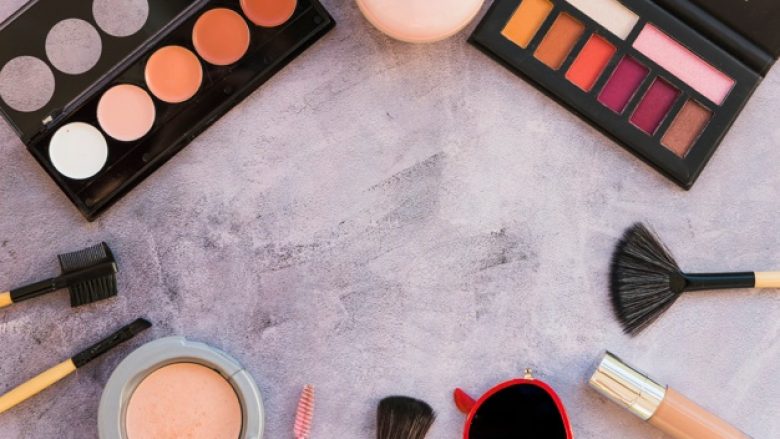 Për bukurinë kujdesemi në formë të veçantë – ku i bleni produktet e make up-it?