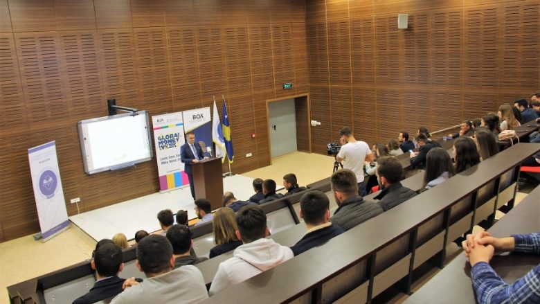Guvernatori Mehmeti prezanton para studentëve zhvillimet e fundit të sektorit financiar