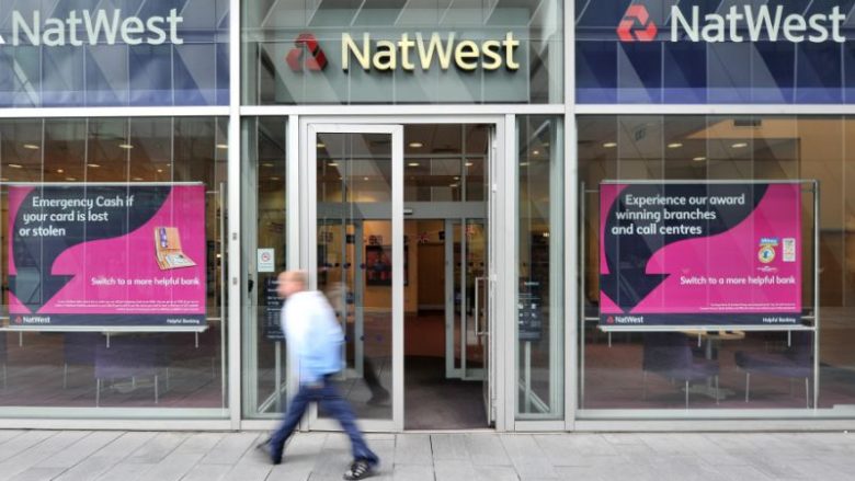 Banka NatWest teston kartelat e reja me shenjat e gishtërinjve