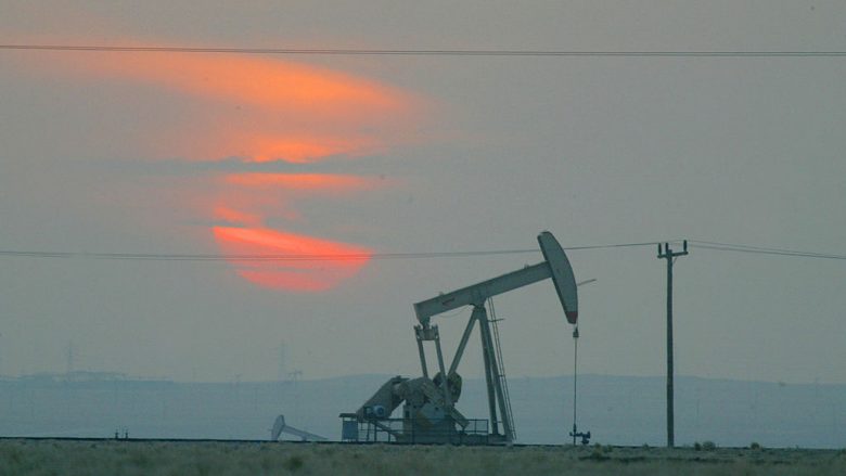 Pavarësisht tensioneve në Lindjen e Mesme vazhdon ulja e çmimit të naftës