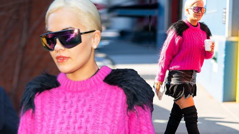 Rita Ora si një ‘barbie’ rrugëve të New Yorkut, duket e buzëqeshur pas rikthimit te ish-i dashuri