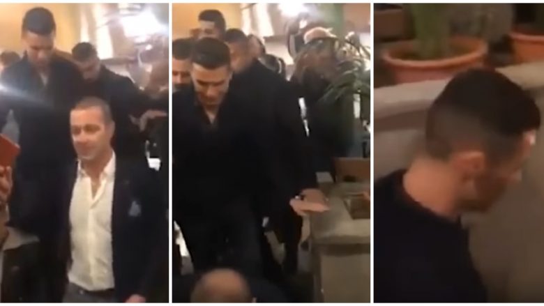 Tifozët e përshëndesin Ronaldon me duartrokitje në një restorant në Torino pas ndeshjes