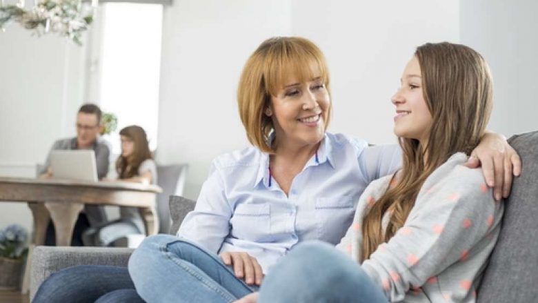 Çfarë duhet t’i mësojë një i rritur një adoleshenti?