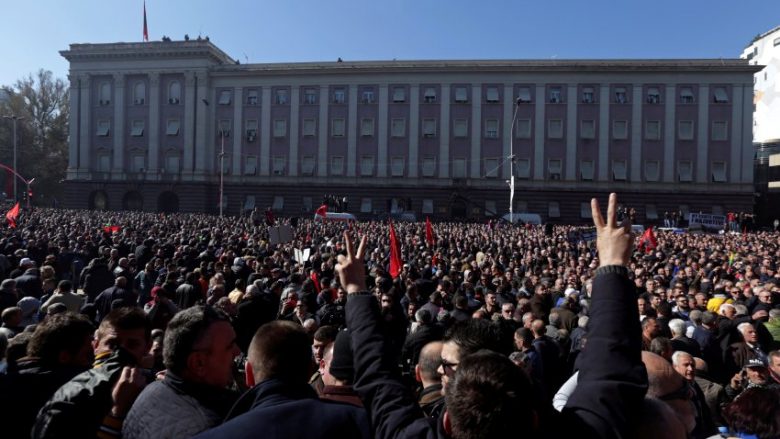 Opozita mbyll protestën në Tiranë