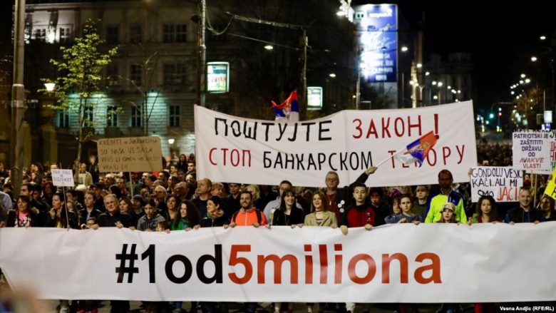 Vazhdojnë protestat masive kundër Vuçiqit në Serbi