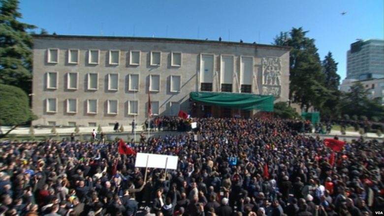 Pritet të filloj protesta më e madhe e opozitës në Shqipëri