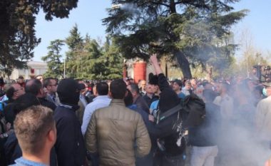 Protesta në Tiranë, policia procedon 29 persona