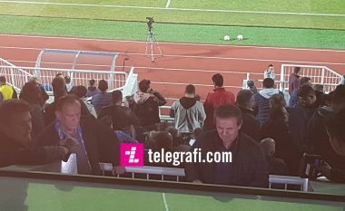 Shaqir Cërvadiku dhe Mahmut Ferati xhirojnë klipin e ri në Stadiumin e Prishtinës