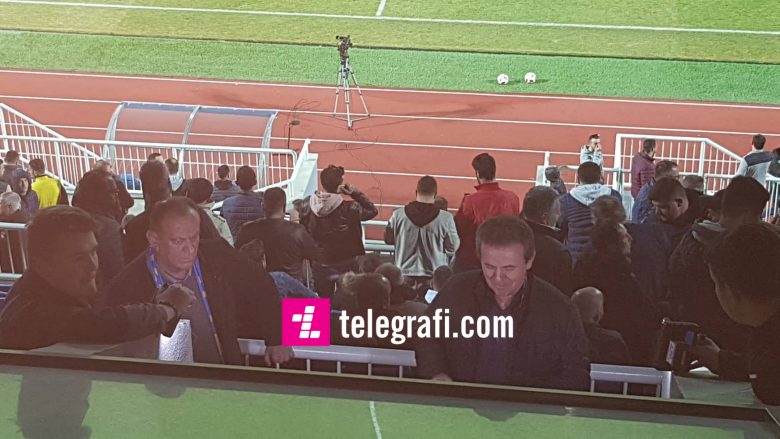 Shaqir Cërvadiku dhe Mahmut Ferati xhirojnë klipin e ri në Stadiumin e Prishtinës