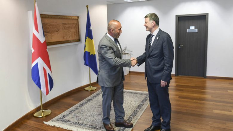 Pas anulimit të vizitës së djeshme, zyrtari i lartë britanik arrin sot në Kosovë
