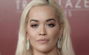 Rita Ora shkëlqen në paraqitjen e fundit në tapet të kuq