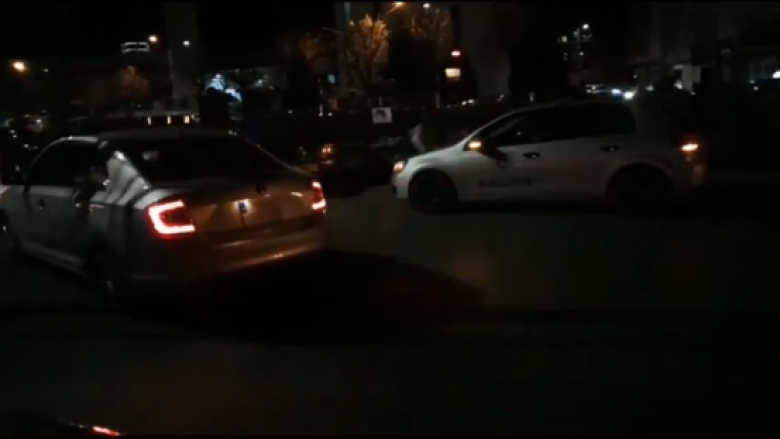 Policia jep detaje për përleshjen në Prizren – një person u ther me thikë