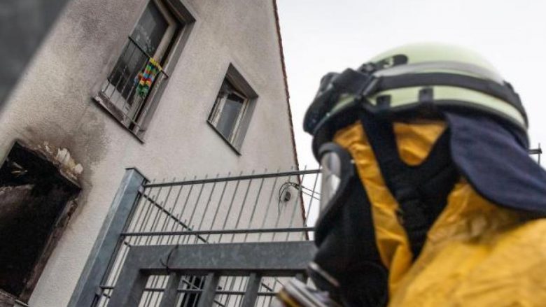 Zjarri përfshin një shtëpi në Gjermani, gjejnë vdekjen një nënë dhe katër fëmijë – fqinji thotë se ishin nga Serbia dhe Kroacia (Video)