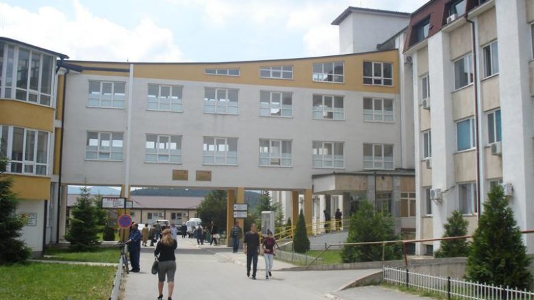Kërcënohet me jetë një mjek në Spitalin e Gjakovës