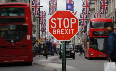 Peticioni kundër Brexit merr 4 milionë nënshkrime