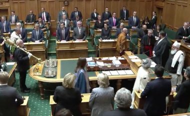 “As-Salaamu-Alaikum”: Parlamenti i Zelandës së Re e hap seancën me lexim të Kuranit (Video)