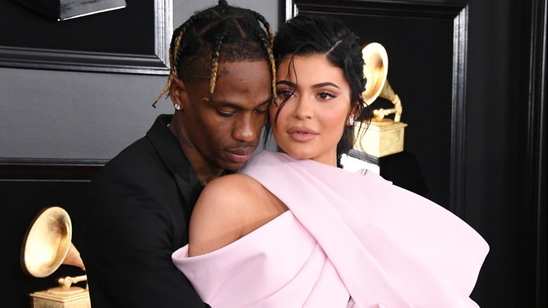 Kylie Jenner dhe Travis Scott duan edhe një tjetër fëmijë, miliarderja mund të jetë edhe shtatzënë