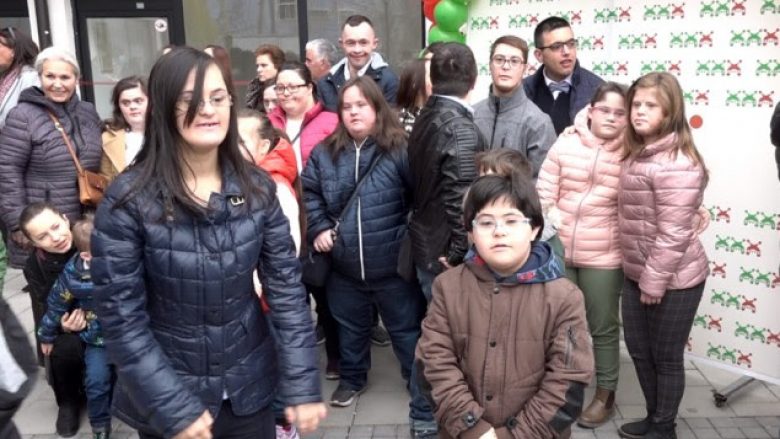 Shoqata “Down Syndrome Kosova” shënon 21 marsin me hapësira të reja (Video)