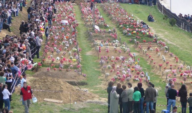 Shënohet 20-vjetori i masakrës së familjes Berisha në Suharekë