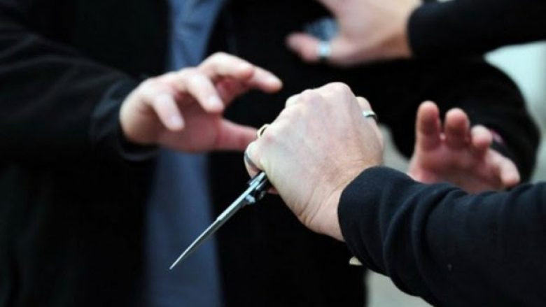 Dy të arrestuar për sulm me thikë në Prishtinë