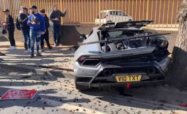 Lamborghini shkatërrohet në takimin e adhuruesve të makinave (Video)