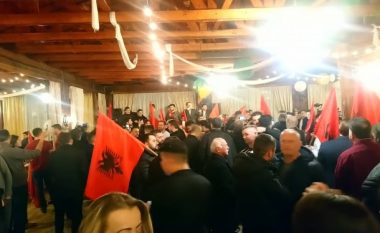 Shqiptarët nisin kremtimin e fitores në Tuz