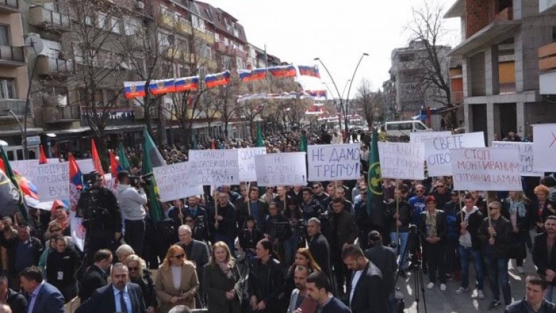 Serbët në veri protestojnë kundër taksës, fletarresteve dhe ‘aneksimit’ të veriut