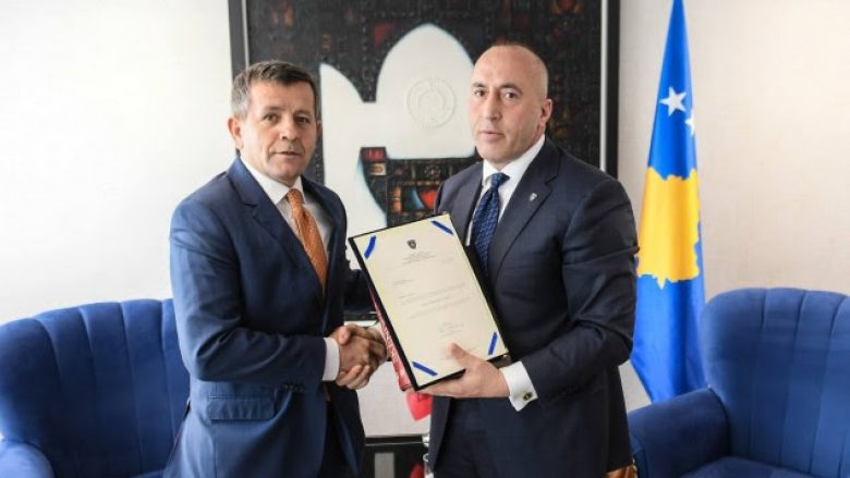 Haradinaj i dorëzon Remit medaljen ‘Gjergj Kastrioti-Skënderbeu’