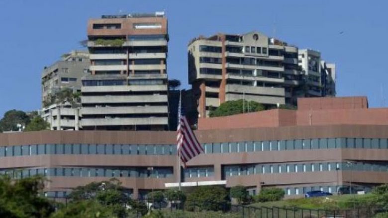 Washingtoni tërheq personelin diplomatik nga Venezuela