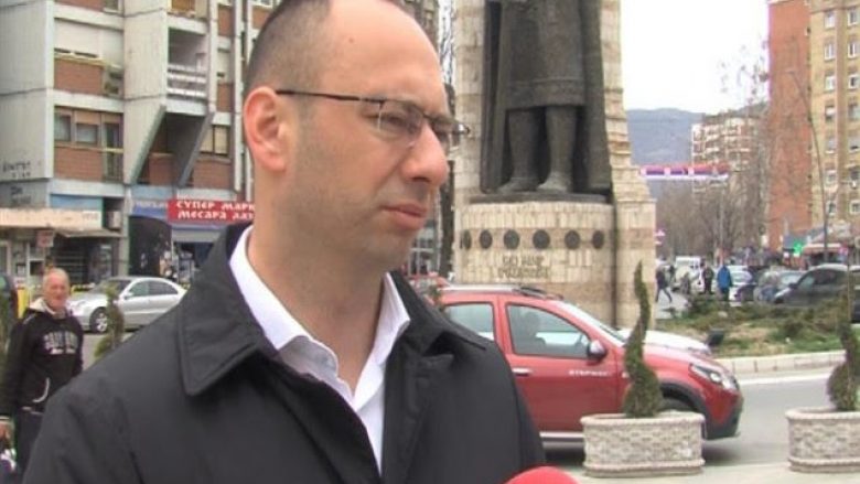 Simiq: Bashkë me Vuçiqin do të luftojmë për secilin serb në Kosovë