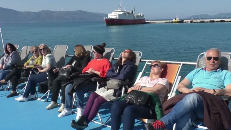 Vlora nis sezonin turistik, zbarkojnë pushuesit nga Kosova