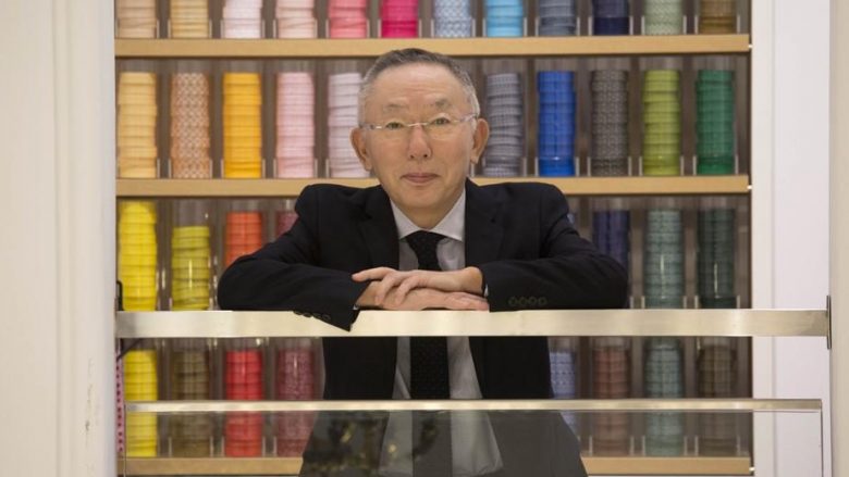Rrëfimi për njeriun më të pasur në Japoni: Dyqani i parë i tij ishte në katin e parë, familja jetoi mbi të – sot vlen 25 miliardë dollarë (Foto)